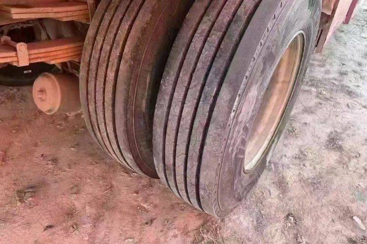 二手一汽解放 240马力 载货车
