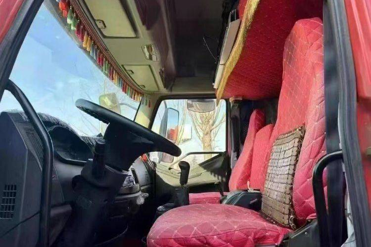 二手一汽解放 240马力 载货车