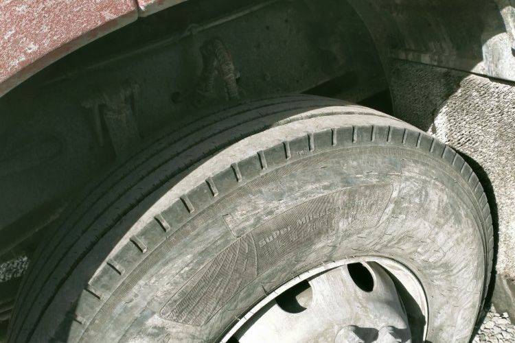 二手青岛解放 320马力 载货车