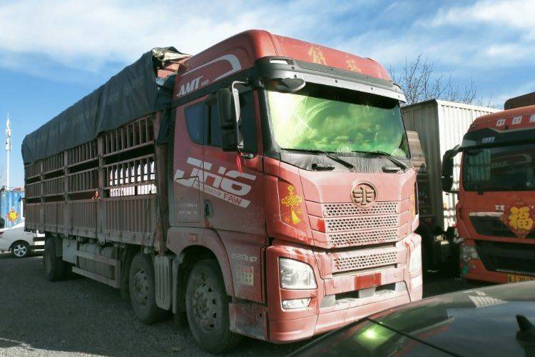 二手青岛解放 320马力 载货车