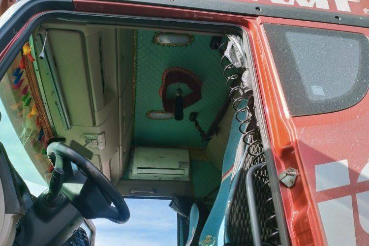 二手青岛解放 320马力 载货车