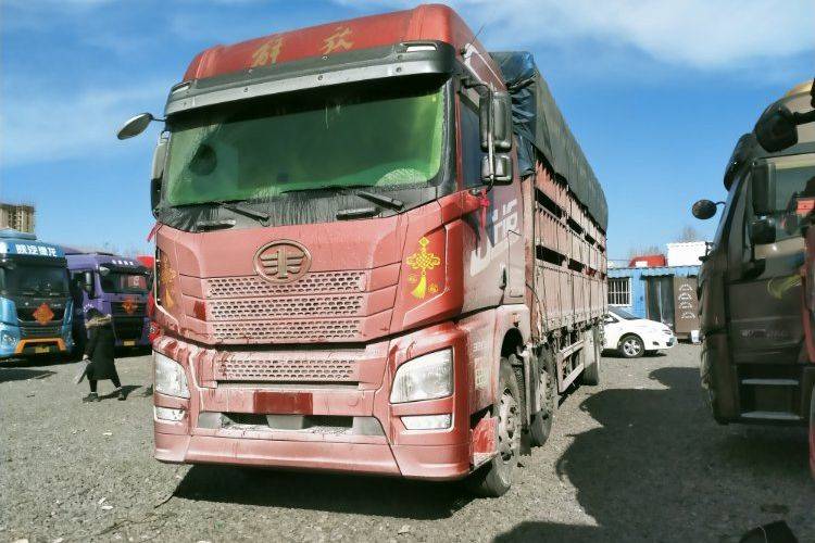 二手青岛解放 320马力 载货车