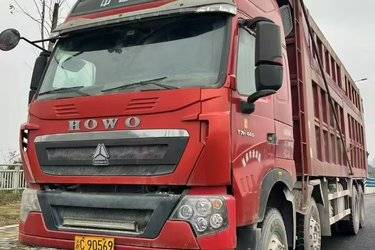 二手中国重汽 HOWO T7H重卡 440马力 8X4 8.5米自卸车(国五) 前四后八 中国重汽二手自卸车 黄牌