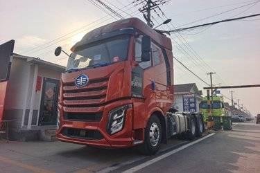 二手一汽解放 J6V重卡 520马力 6X4 AMT自动挡牵引车(国六) 双驱 锡柴二手牵引车 黄牌图片