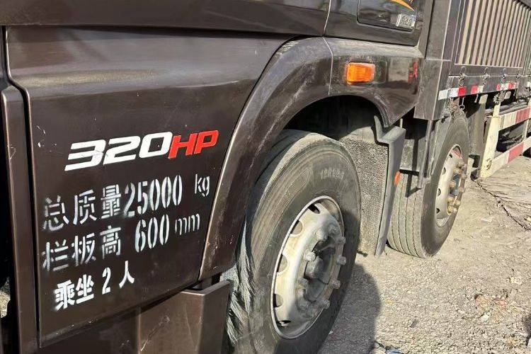 二手青岛解放 320马力 载货车