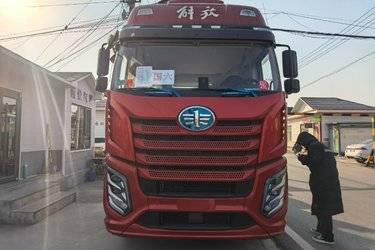 二手一汽解放 J6V重卡 质惠版 520马力 6X4 牵引车(液缓)(速比3.727)(国六) 双驱 锡柴二手牵引车 黄牌