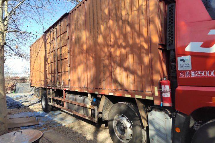 二手青岛解放 290马力 载货车