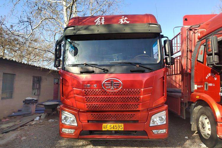 二手青岛解放 290马力 载货车
