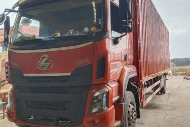 二手东风柳汽 乘龙H5中卡 240马力 4X2 9.6米厢式载货车(国五) 单桥 玉柴二手载货车 黄牌图片