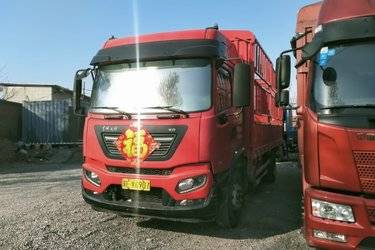 二手东风商用车 天锦KR 245马力 4X2 6.75米排半仓栅式载货车(国五) 单桥 康明斯二手载货车 黄牌