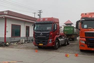 二手东风柳汽 乘龙H5重卡 460马力 6X4牵引车(国五) 双驱 潍柴二手牵引车 黄牌图片