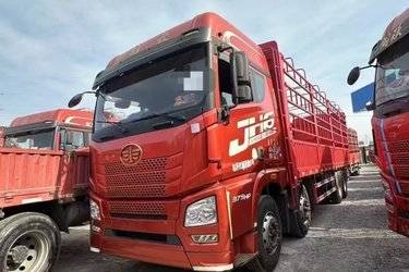 二手青岛解放 JH6重卡 375马力 8X4 9.5米仓栅式载货车(国五) 前四后八 潍柴二手载货车 黄牌