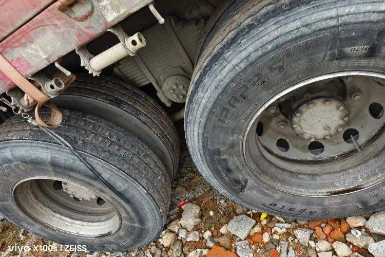 二手青岛解放 460马力 载货车