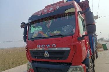 二手中国重汽 HOWO TX重卡 240马力 4X2 6.8米仓栅式载货车(国五) 单桥 曼二手载货车 黄牌图片