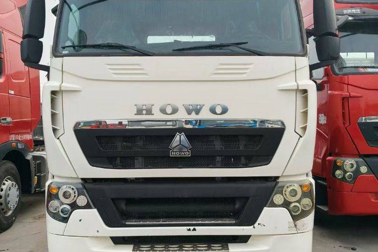 二手重汽豪沃(HOWO) 440马力 牵引车
