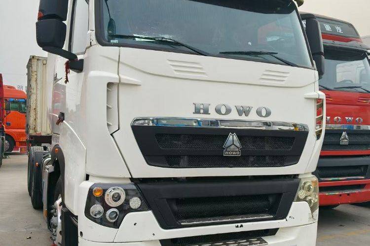 二手重汽豪沃(HOWO) 440马力 牵引车