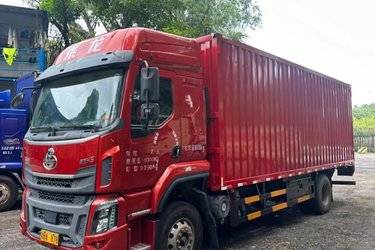 二手东风柳汽 乘龙H5中卡 245马力 4X2 7.8米厢式载货车(国六) 单桥 玉柴二手载货车 黄牌图片