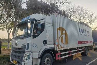 二手东风柳汽 乘龙H5中卡 220马力 4X2 9.8米厢式载货车(国五) 单桥 东风康明斯二手载货车 黄牌