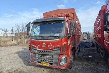 二手东风柳汽 新乘龙M3中卡 200马力 4X2 6.8米仓栅式载货车(国六) 单桥 玉柴二手载货车 黄牌图片