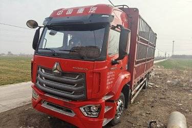 二手中国重汽 豪沃N5W中卡 220马力 4X2 6.75米仓栅式载货车(国六) 单桥 潍柴二手载货车 黄牌