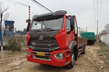 二手中国重汽 豪沃N5W中卡 220马力 4X2 6.75米栏板载货车(国五) 单桥 潍柴二手载货车 黄牌