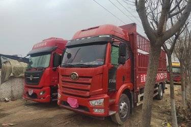 二手一汽解放 J6L中卡 尊享版 260马力 4X2 6.75米仓栅式载货车(国六) 单桥 锡柴二手载货车 黄牌图片