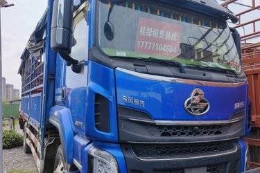 二手东风柳汽 乘龙H5 270马力 4X2 6.8米仓栅式载货车(国六) 单桥 玉柴二手载货车 黄牌