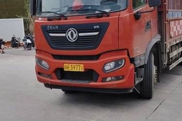 二手东风商用车 天锦KR PLUS 280马力 4X2 6.8米LNG仓栅式载货车(国六) 单桥 重庆康明斯二手载货车 黄牌图片