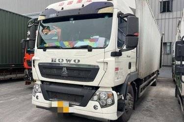 二手中国重汽 HOWO TX 豪华版 240马力 4X2 9.6米厢式载货车(国五) 单桥 曼二手载货车 黄牌