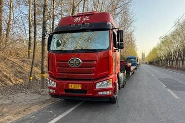 二手一汽解放 新J6P重卡 价值版 420马力 6X4 牵引车(国六) 双驱 锡柴二手牵引车 黄牌图片