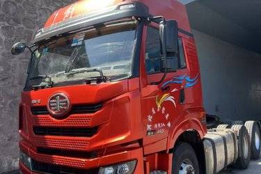二手青岛解放 悍VH 460马力 6X4 牵引车(国六) 双驱 潍柴二手牵引车 黄牌图片