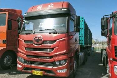 二手青岛解放 悍VH 480马力 6X4 牵引车(国六) 双驱 潍柴二手牵引车 黄牌图片