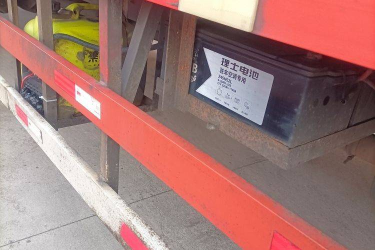 二手东风商用车 245马力 载货车