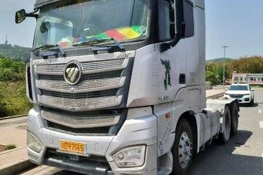 二手福田 欧曼EST 6系重卡 560马力 6X4牵引车(液缓)(国五) 双驱 康明斯二手牵引车 黄牌图片