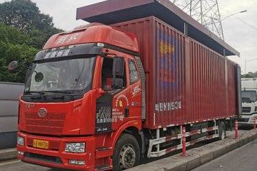 二手一汽解放 J6L 经典版 240马力 4X2 9.7米厢式载货车(国六) 单桥 大柴二手载货车 黄牌图片