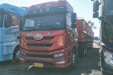 二手青岛解放 悍VH 460马力 6X4 LNG牵引车(国六) 双驱 潍柴二手牵引车 黄牌图片