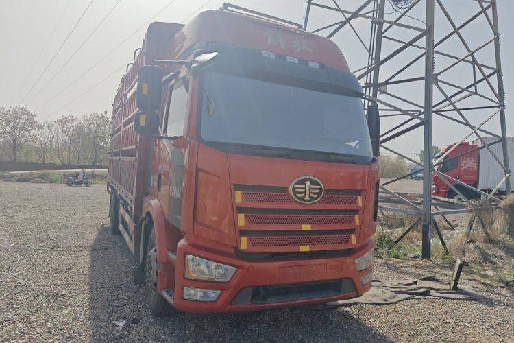 二手一汽解放 240马力 载货车