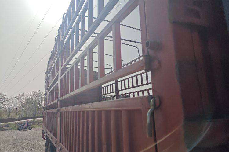 二手一汽解放 240马力 载货车