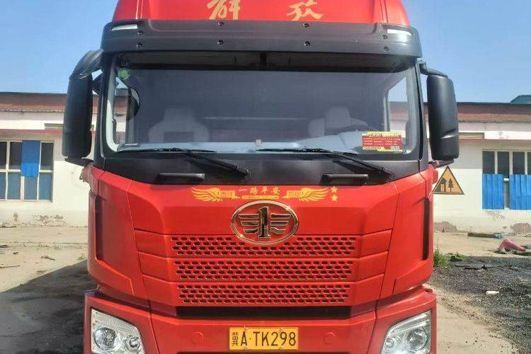 二手青岛解放 320马力 载货车