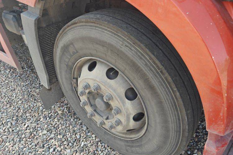 二手一汽解放 240马力 载货车