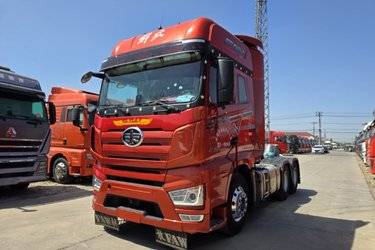 二手一汽解放 J7重卡 620马力 6X4 AMT自动挡牵引车(带液缓)(国六) 双驱 锡柴二手牵引车 黄牌图片
