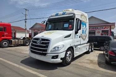 二手东风柳汽 乘龙T7重卡 560马力 6X4长头牵引车(国六) 双驱 康明斯二手牵引车 黄牌图片
