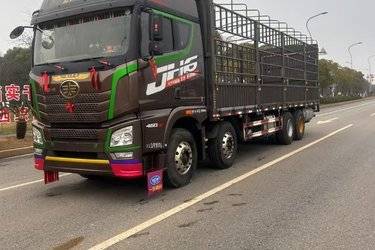 二手青岛解放 JH6重卡 领航版2.0 460马力 8X4 8.6米仓栅式载货车(国五) 前四后八 锡柴二手载货车 黄牌