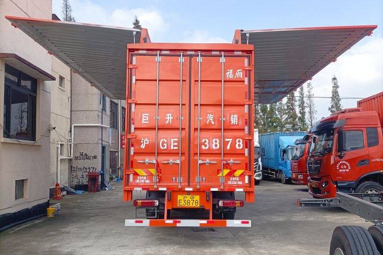 二手重汽汕德卡 290马力 载货车