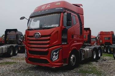 二手一汽解放 J6V重卡 560马力 6X4牵引车(国六) 双驱 锡柴二手牵引车 黄牌图片