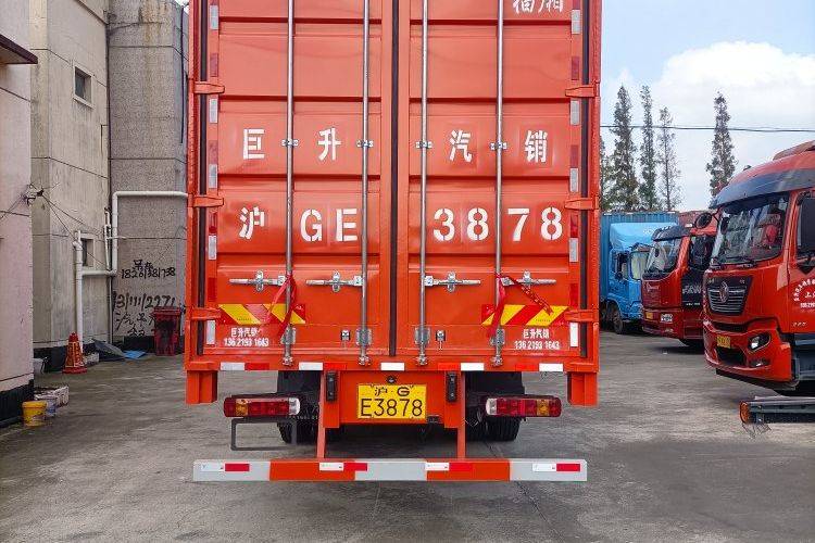 二手重汽汕德卡 290马力 载货车