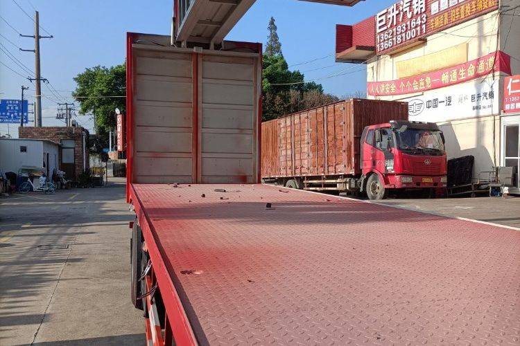 二手重汽豪沃(HOWO) 290马力 载货车