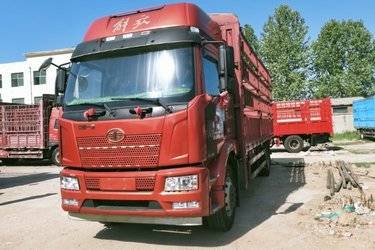 二手一汽解放 J6L中卡 领航版绿通240马力 4X2 6.75米仓栅式载货车(国五) 单桥 锡柴二手载货车 黄牌