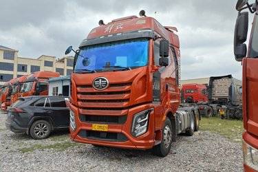 二手一汽解放 J6V重卡 560马力 6X4牵引车(国六)(平地板驾驶室)(国六) 双驱 锡柴二手牵引车 黄牌图片
