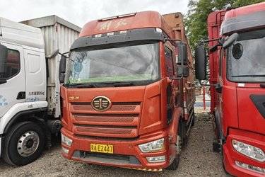 二手一汽解放 J6L中卡 精英版 240马力 4X2 6.75米仓栅式载货车(国五) 单桥 锡柴二手载货车 黄牌
